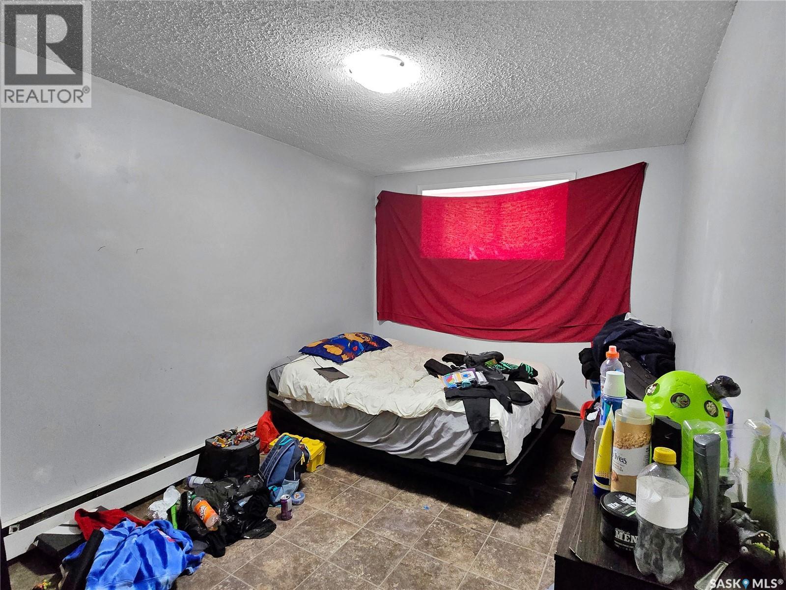 327 S Avenue S, Saskatoon, SK - Indoor Photo Showing Bedroom