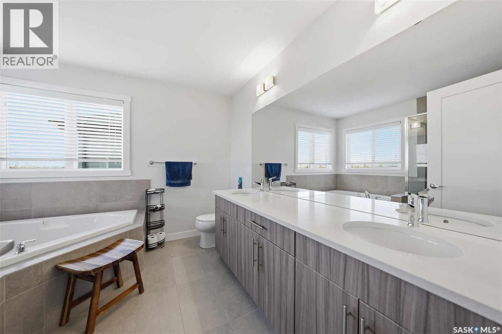 451 Mcfaull Crescent, Saskatoon, SK - Indoor Photo Showing Bathroom
