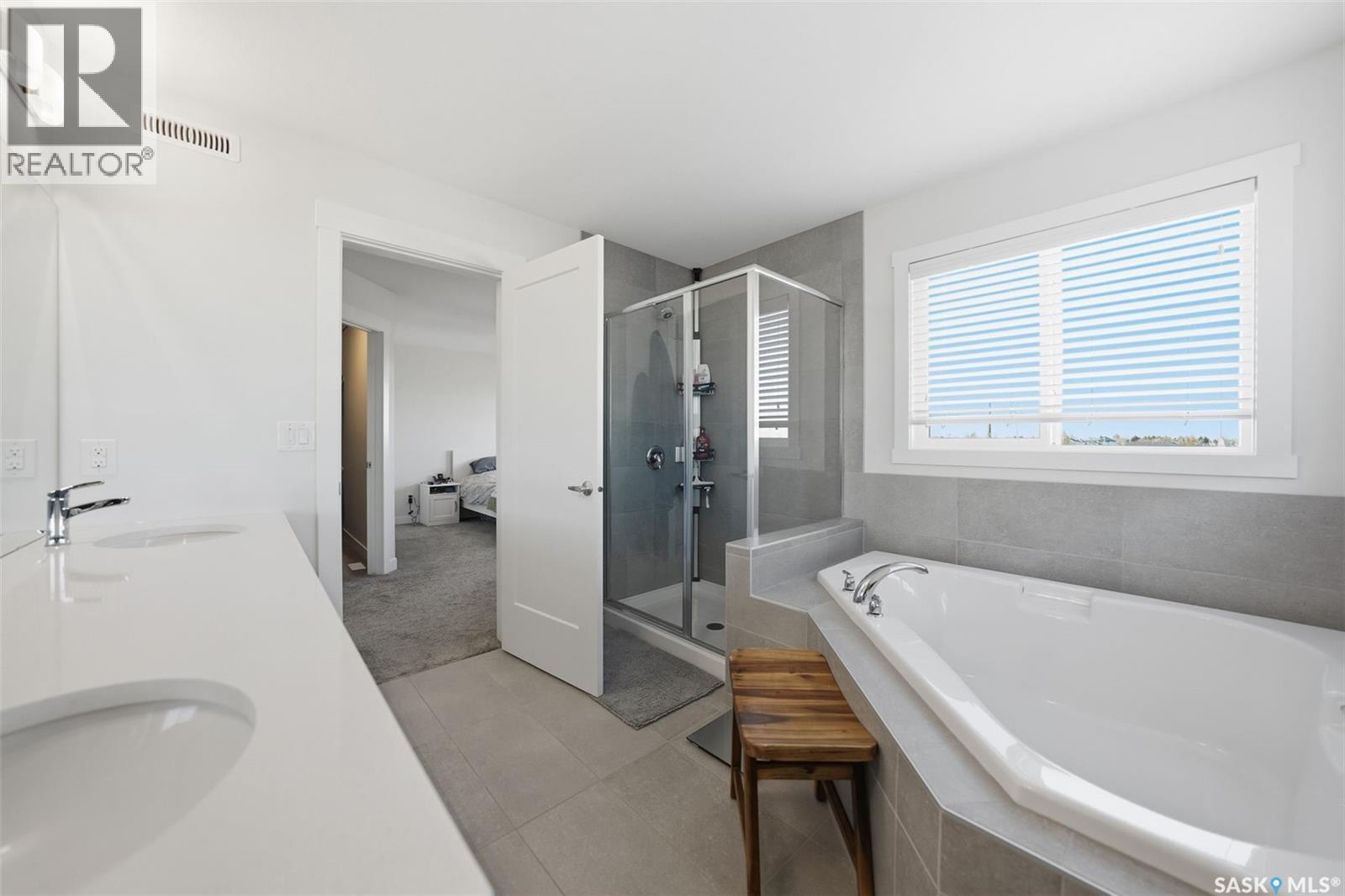 451 Mcfaull Crescent, Saskatoon, SK - Indoor Photo Showing Bathroom