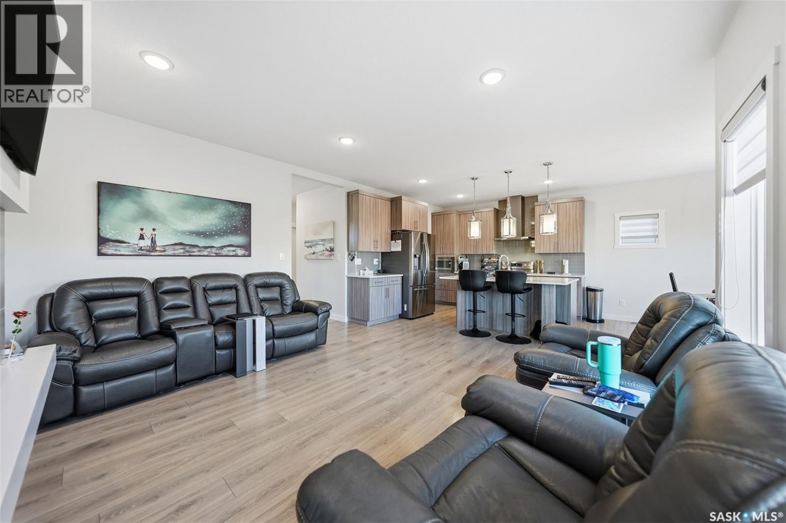 451 Mcfaull Crescent, Saskatoon, SK - Indoor Photo Showing Living Room