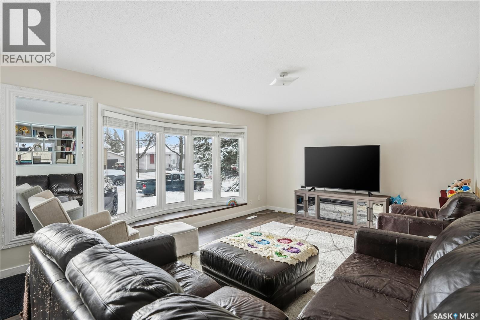 58 Straub Crescent, Regina, SK - Indoor Photo Showing Living Room