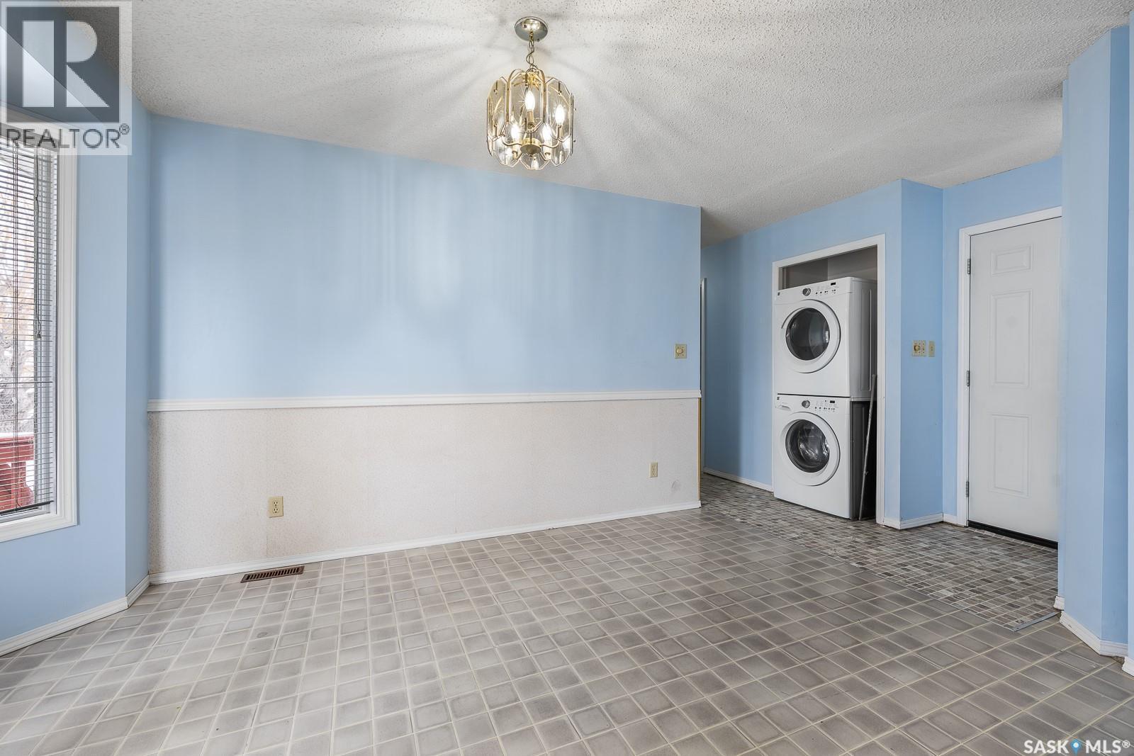 3411 Middleton Place E, Regina, SK - Indoor Photo Showing Laundry Room