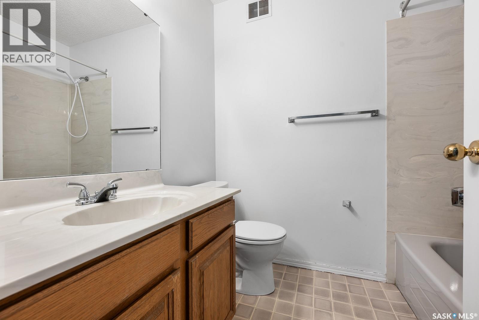3411 Middleton Place E, Regina, SK - Indoor Photo Showing Bathroom