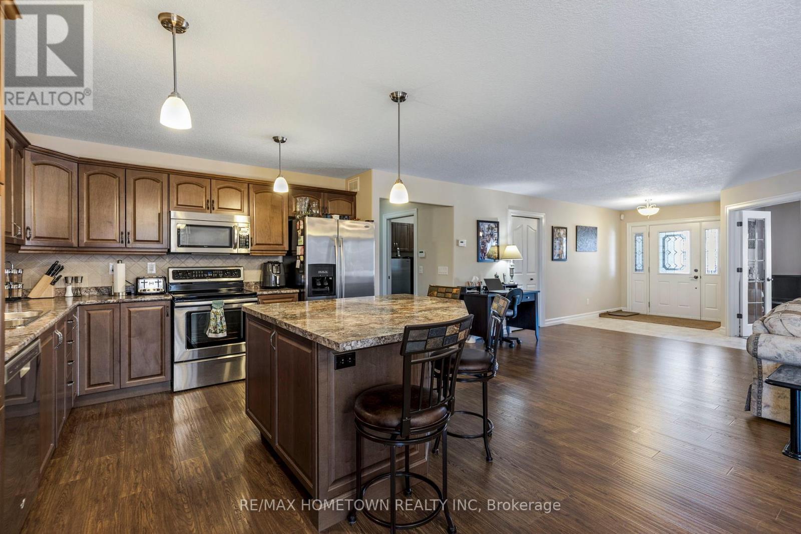 1124 Mcclure Crescent, Brockville, ON - Indoor Photo Showing Kitchen With Double Sink