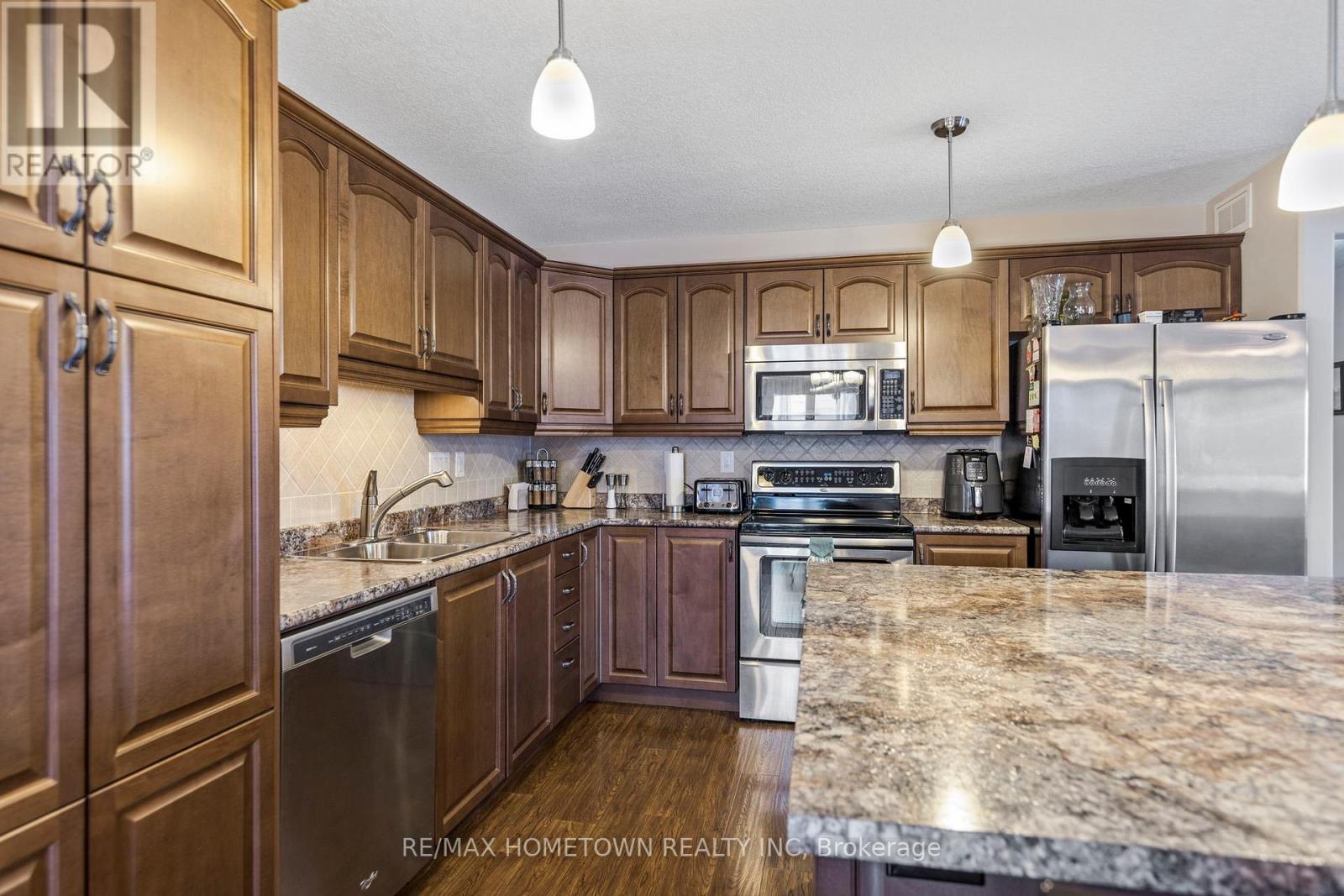 1124 Mcclure Crescent, Brockville, ON - Indoor Photo Showing Kitchen With Double Sink