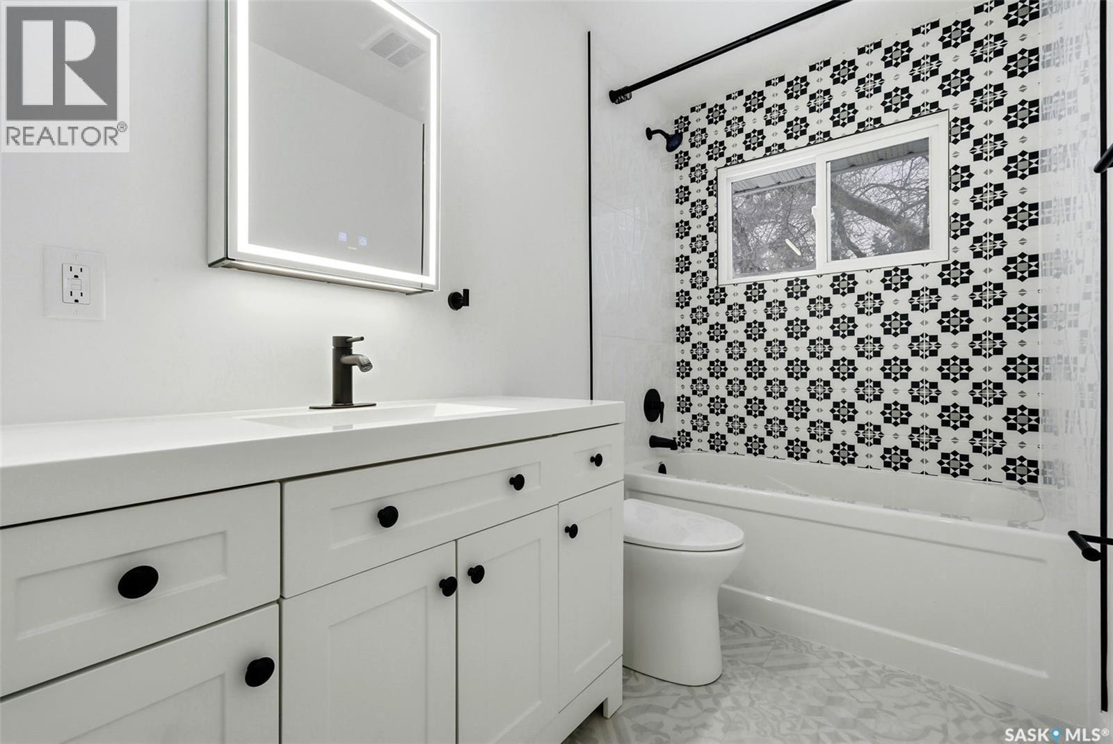 732 Empress Street, Regina, SK - Indoor Photo Showing Bathroom