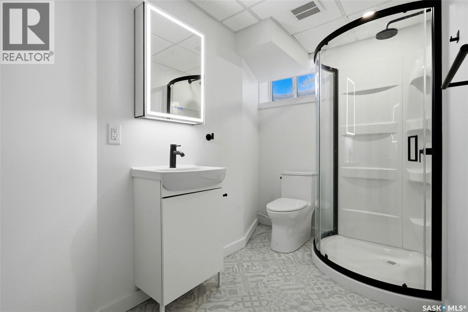 732 Empress Street, Regina, SK - Indoor Photo Showing Bathroom