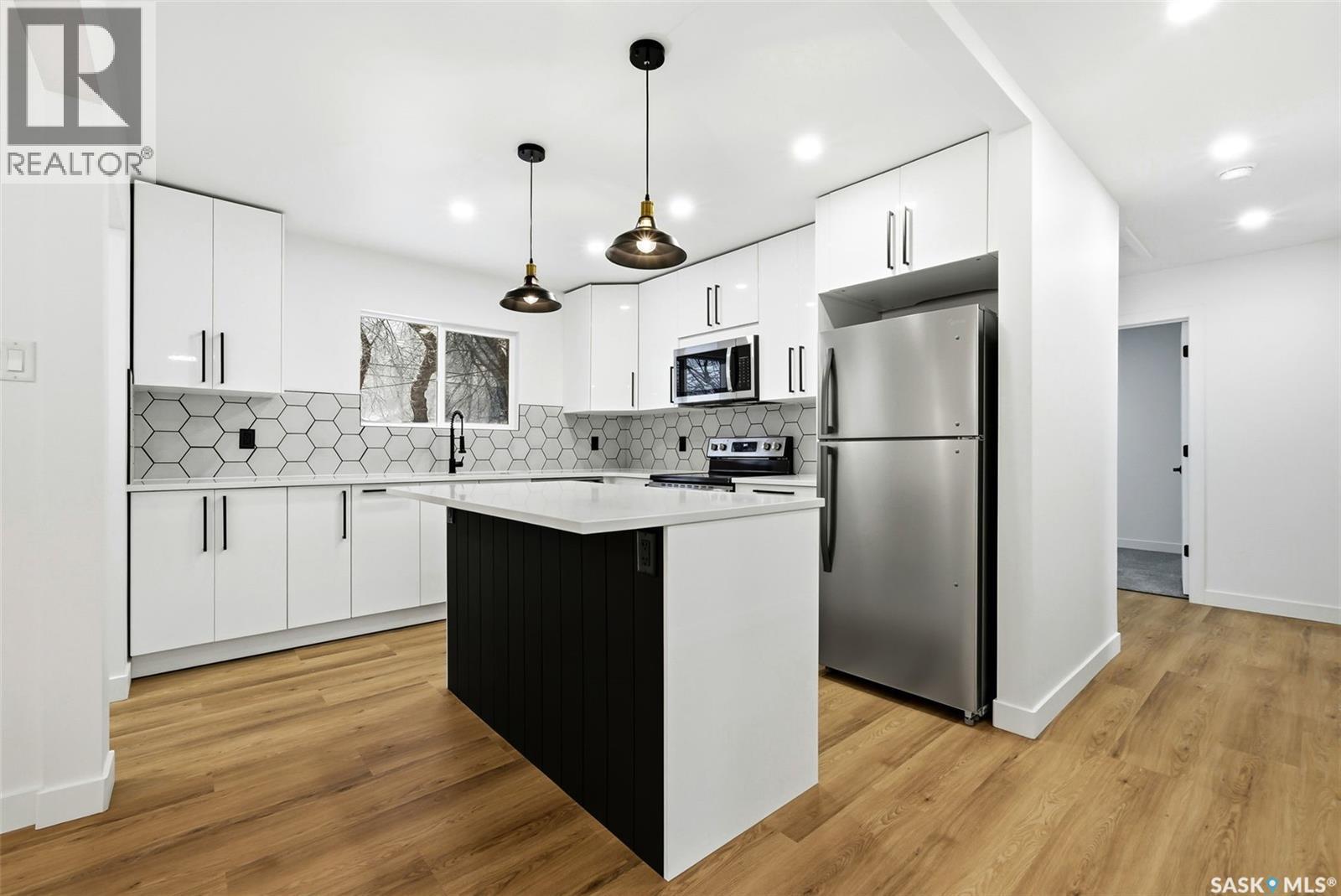 732 Empress Street, Regina, SK - Indoor Photo Showing Kitchen With Stainless Steel Kitchen With Upgraded Kitchen