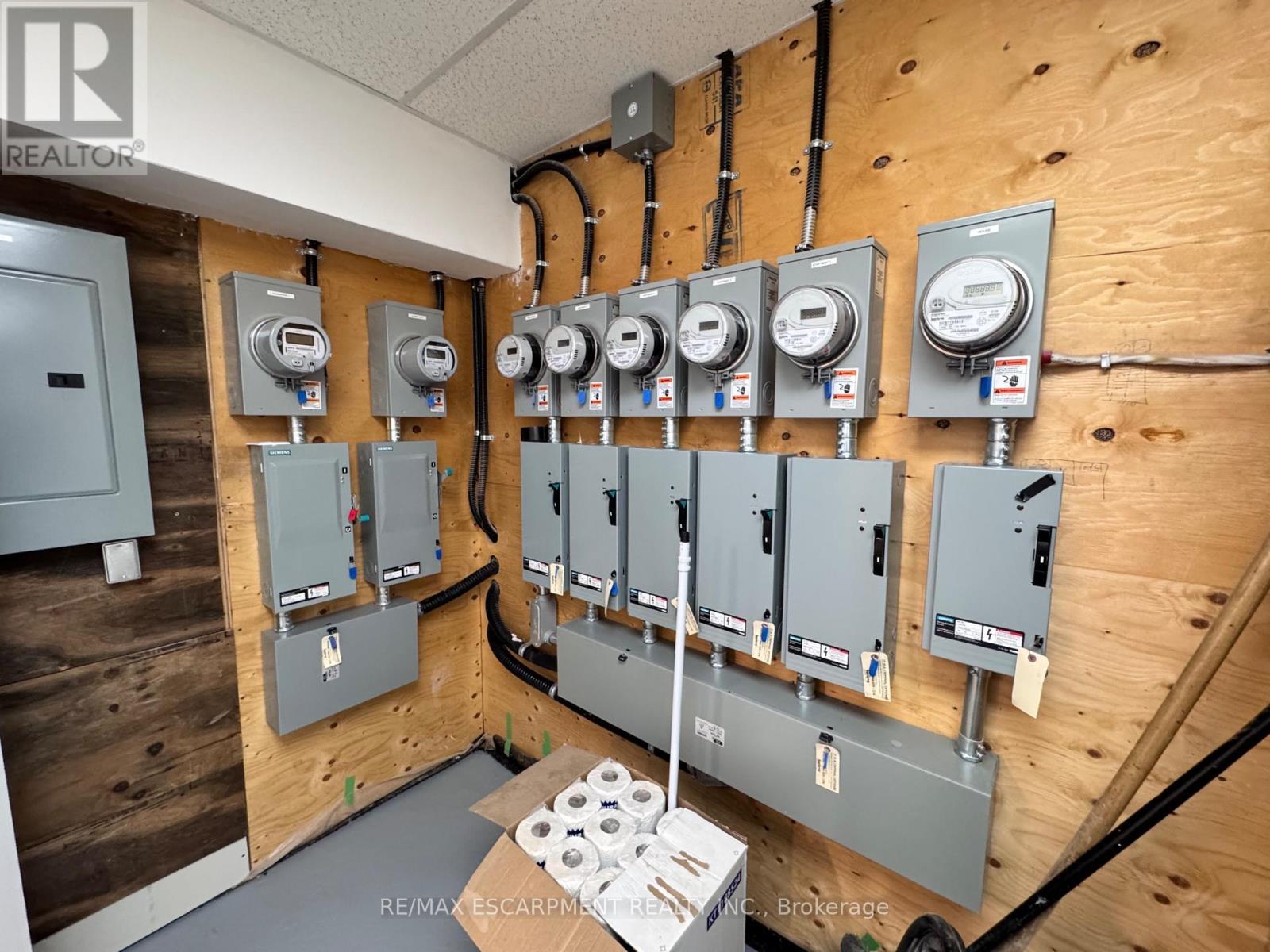 1068 Barton Street E, Hamilton, ON