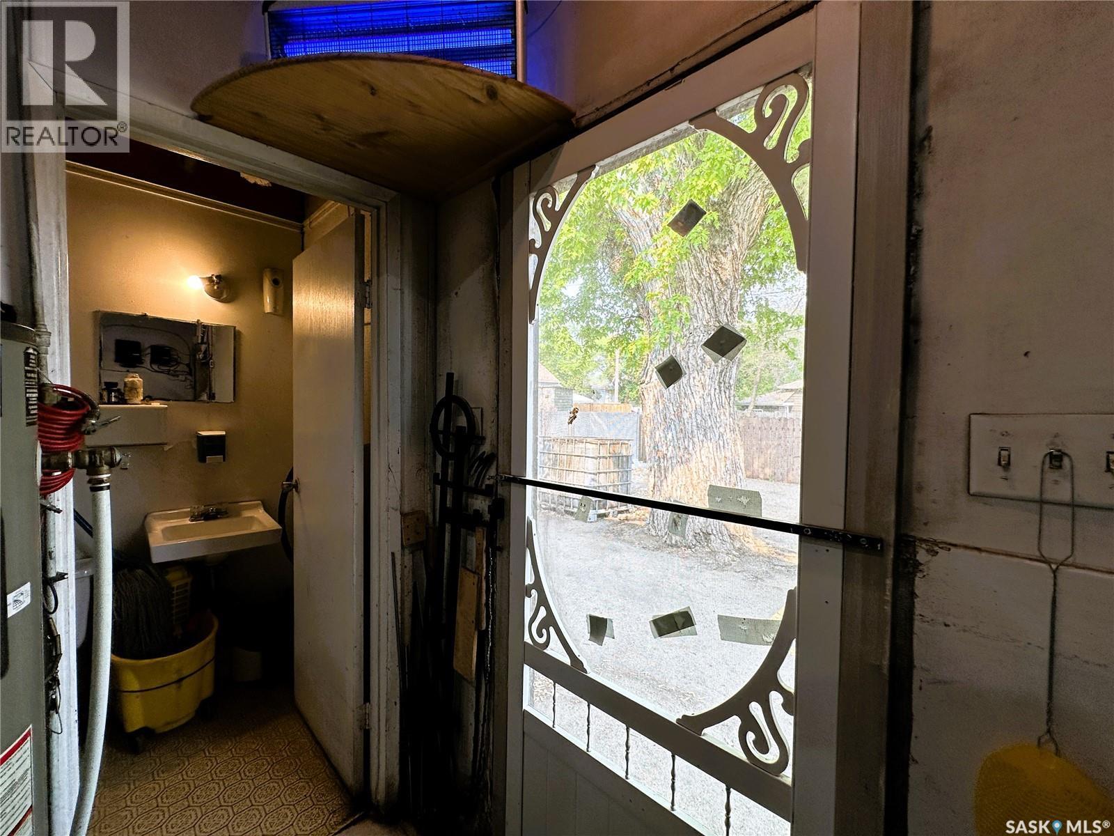 208 H Avenue N, Saskatoon, SK