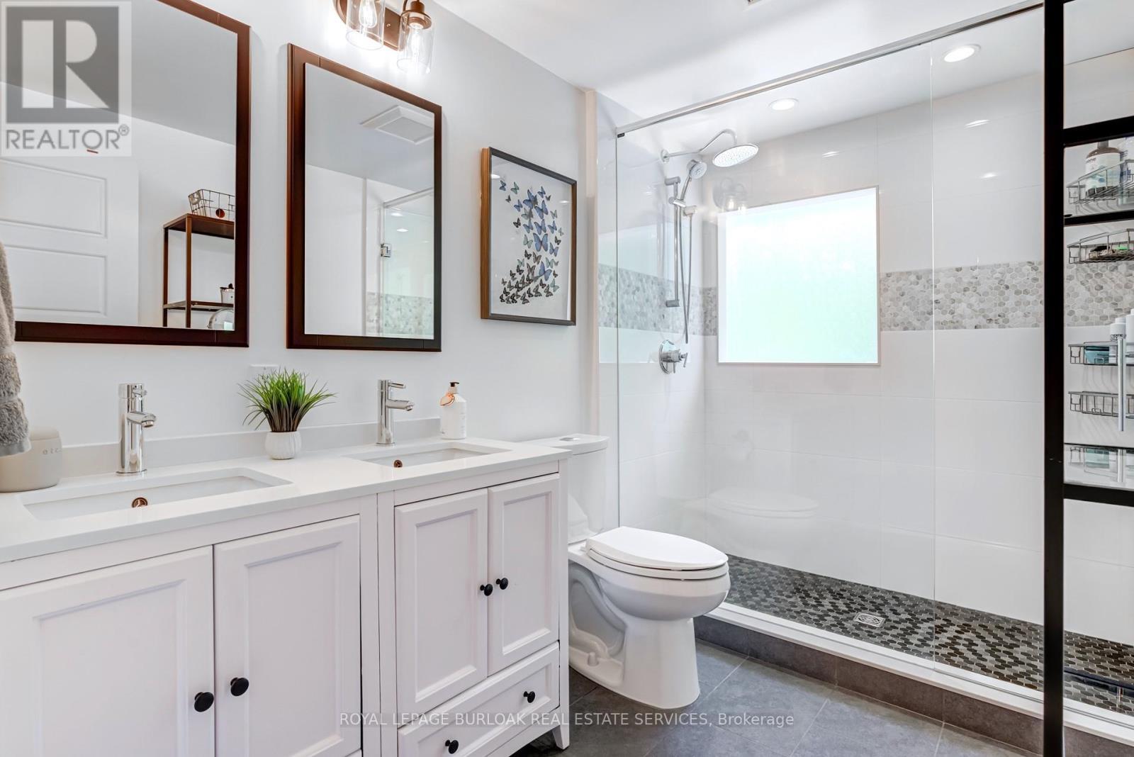 1807 Heather Hills Drive, Burlington, ON - Indoor Photo Showing Bathroom