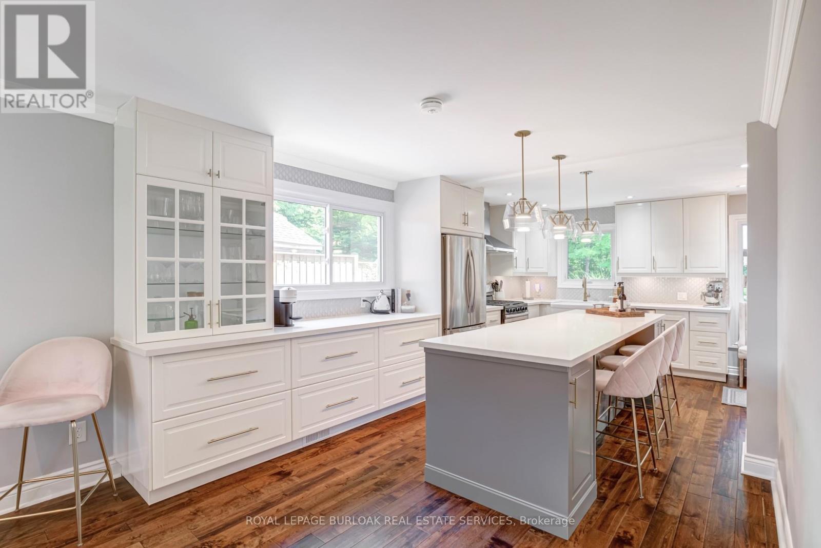 1807 Heather Hills Drive, Burlington, ON - Indoor Photo Showing Kitchen With Upgraded Kitchen
