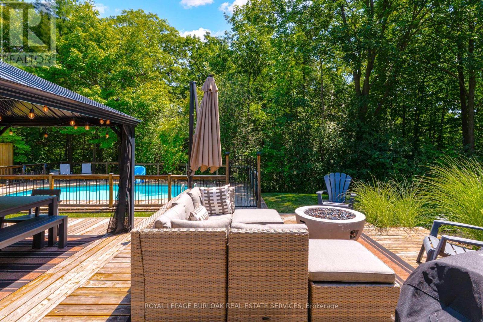 1807 Heather Hills Drive, Burlington, ON - Outdoor With In Ground Pool With Deck Patio Veranda