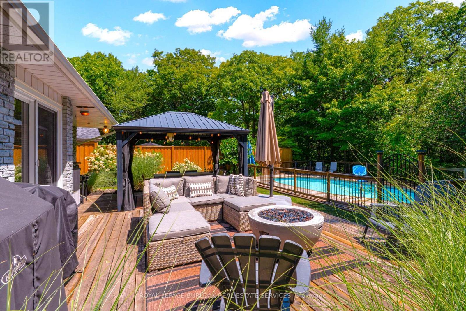 1807 Heather Hills Drive, Burlington, ON - Outdoor With In Ground Pool With Deck Patio Veranda