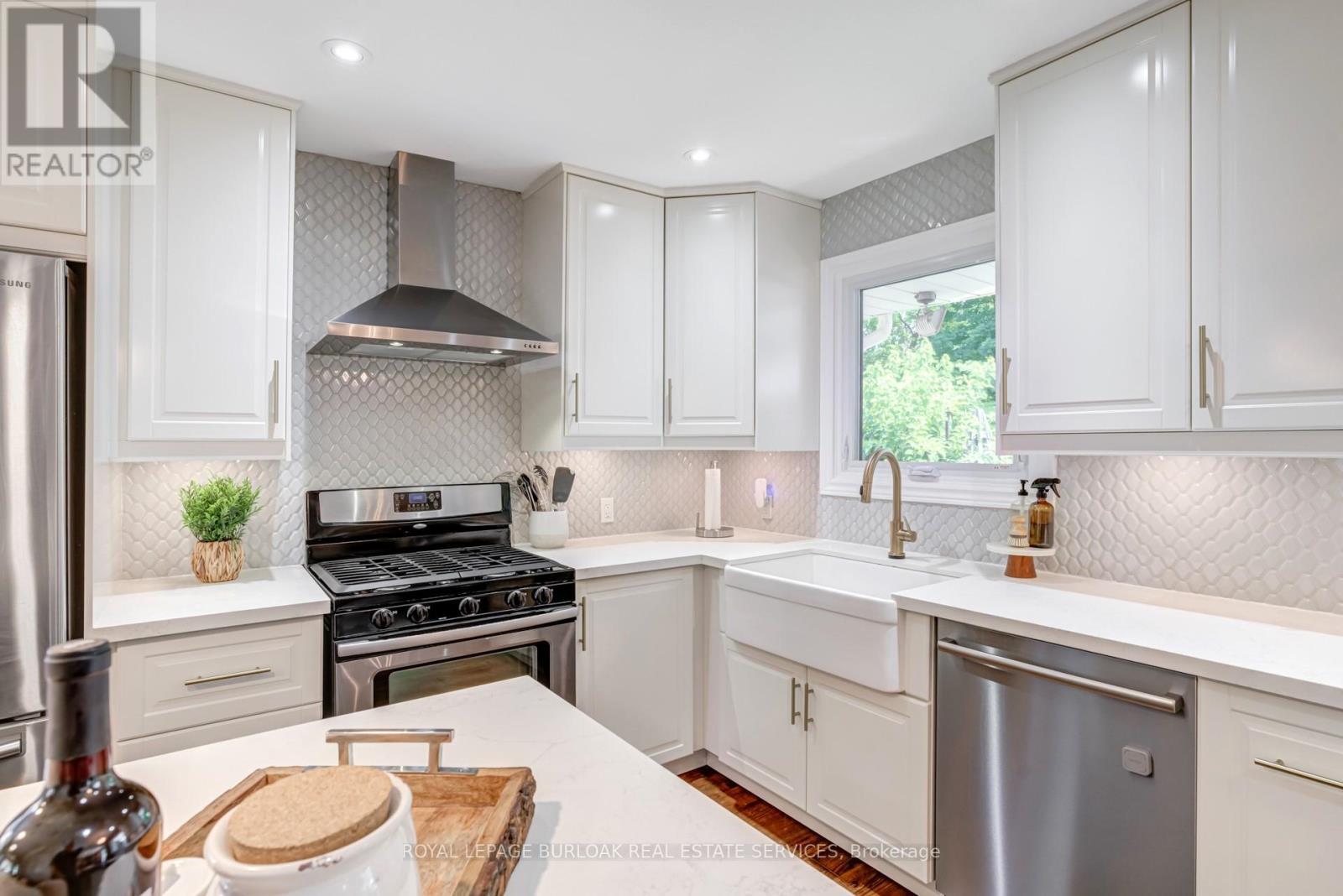 1807 Heather Hills Drive, Burlington, ON - Indoor Photo Showing Kitchen