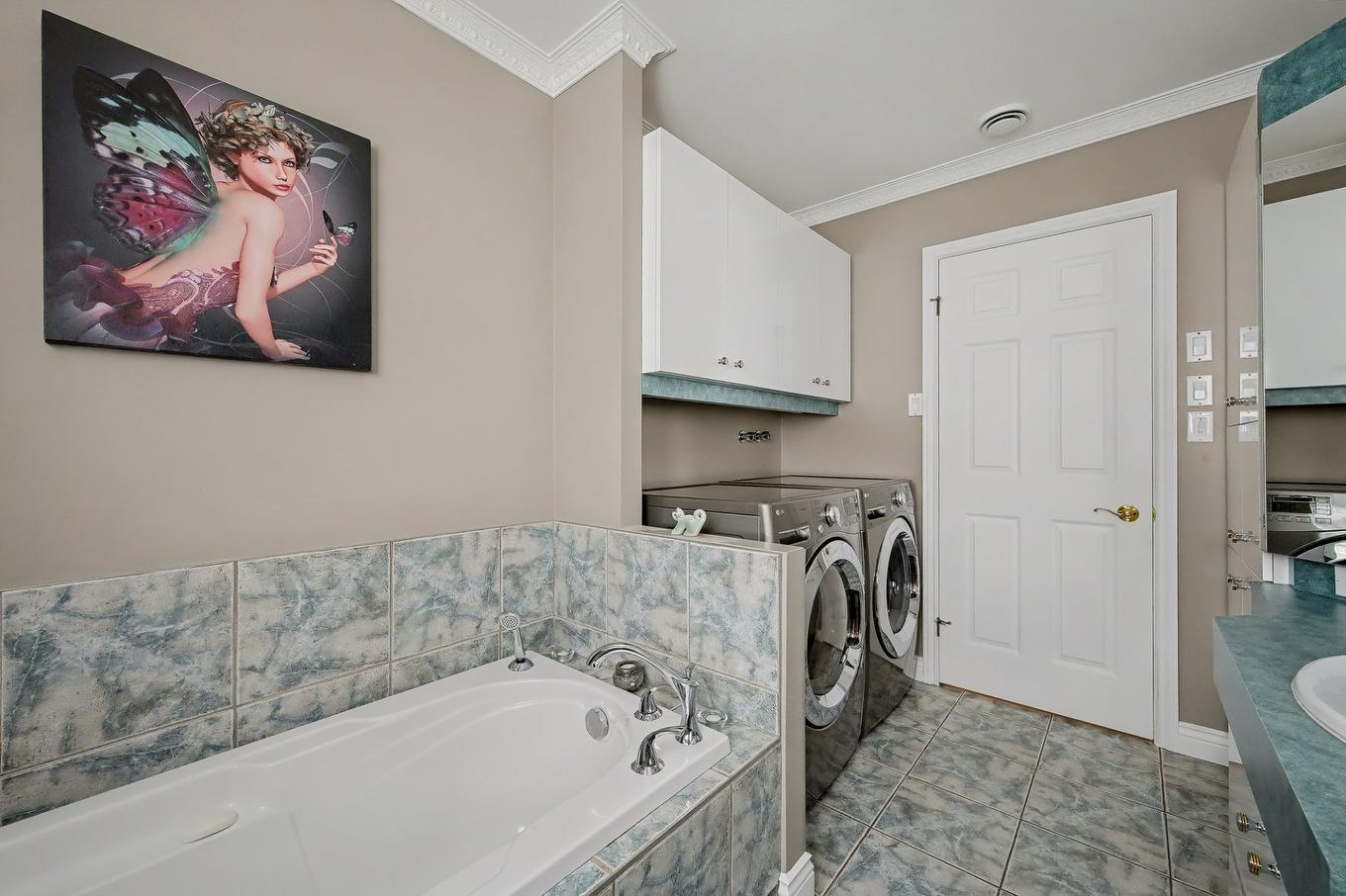 Bathroom - 2885 Rue Philippe-Pasquier, Québec (Les Rivières), QC - Indoor Photo Showing Laundry Room