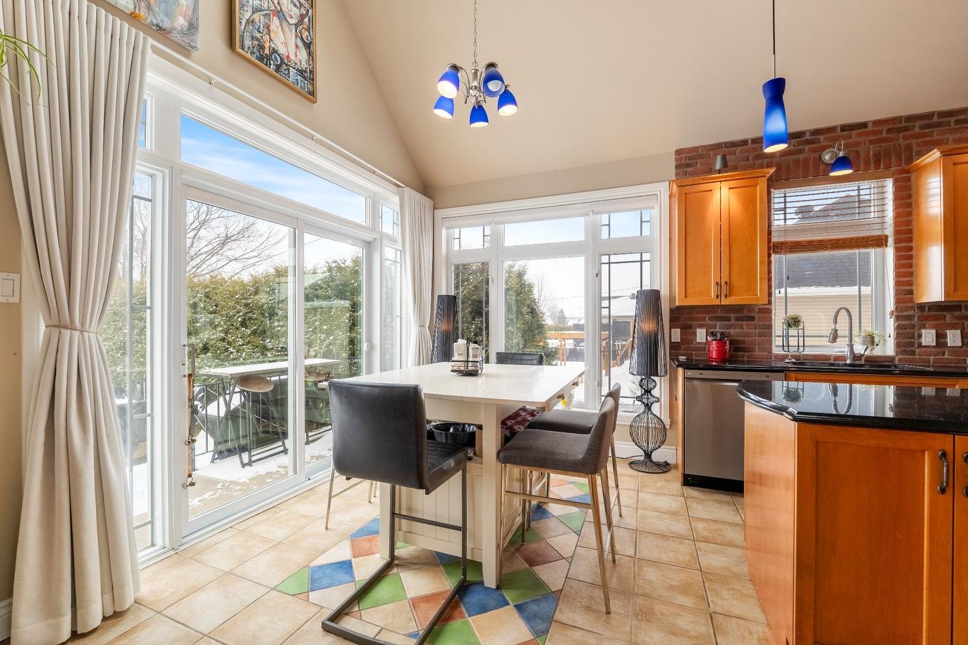 Coin-repas - 63 Rue Granger, Saint-Philippe, QC - Indoor