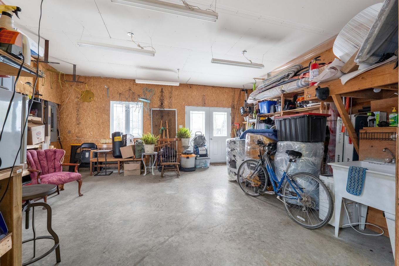 Garage - 63 Rue Granger, Saint-Philippe, QC - Indoor Photo Showing Garage