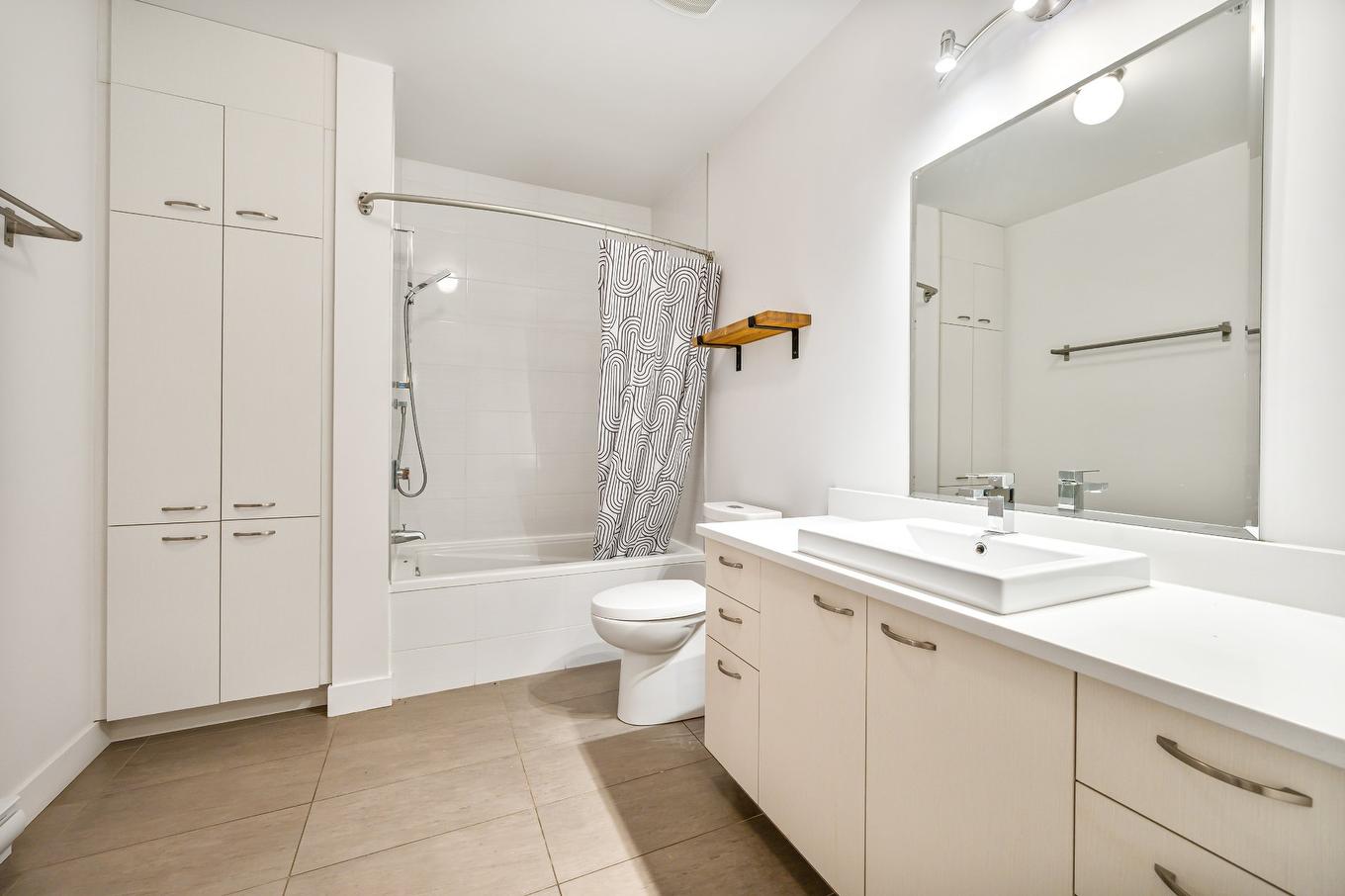 Bathroom - 107-440 Rue De La Gauchetière E., Montréal (Ville-Marie), QC - Indoor Photo Showing Bathroom