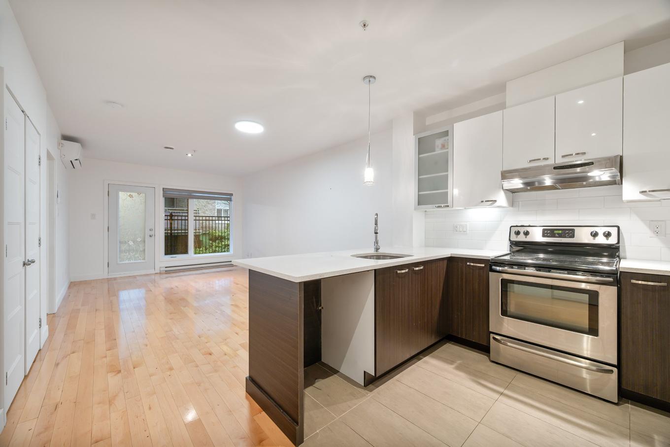 Kitchen - 107-440 Rue De La Gauchetière E., Montréal (Ville-Marie), QC - Indoor Photo Showing Kitchen With Upgraded Kitchen