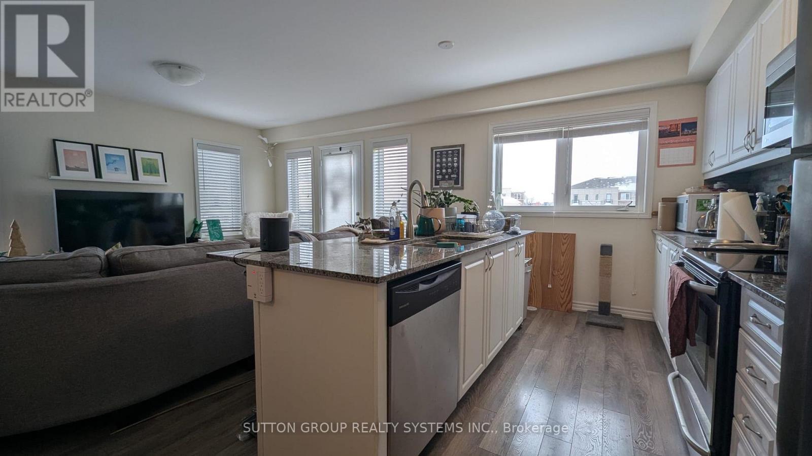 917 Apple Hill Lane, Kitchener, ON - Indoor Photo Showing Kitchen With Upgraded Kitchen