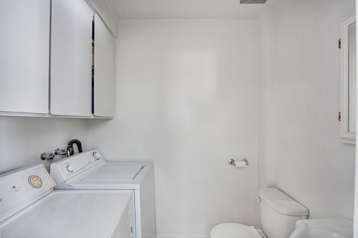 Salle d'eau - 12795 Av. Veuillot, Montréal (Montréal-Nord), QC - Indoor Photo Showing Laundry Room