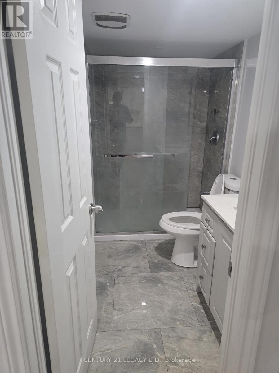 7205 Saint Barbara Boulevard, Mississauga, ON - Indoor Photo Showing Bathroom