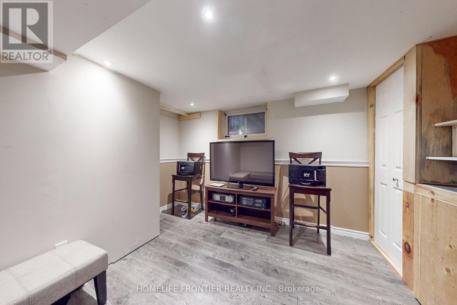 267 Grove Street E, Barrie, ON - Indoor