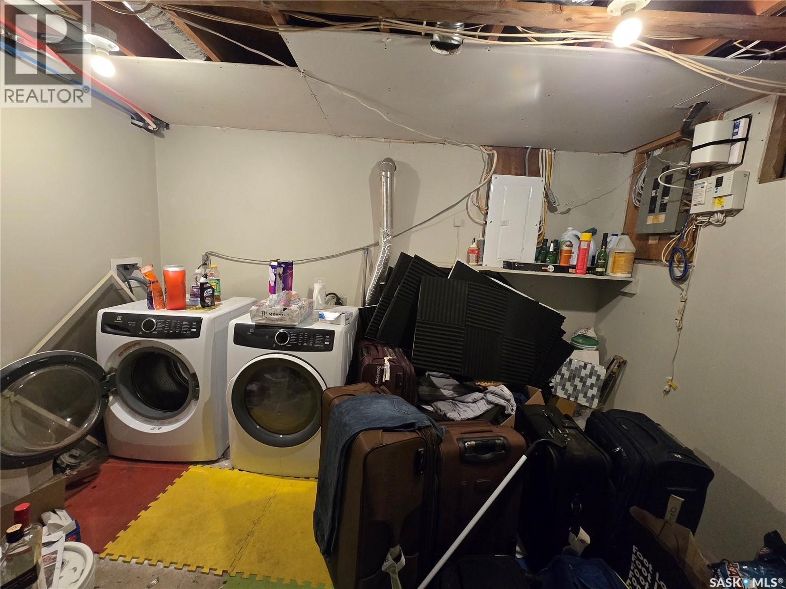 210 Western Crescent, Saskatoon, SK - Indoor Photo Showing Laundry Room