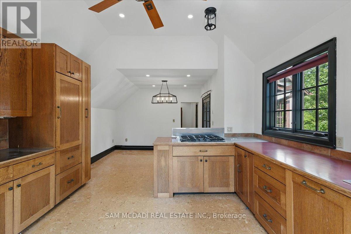 62 Maple Avenue S, Mississauga, ON - Indoor Photo Showing Kitchen