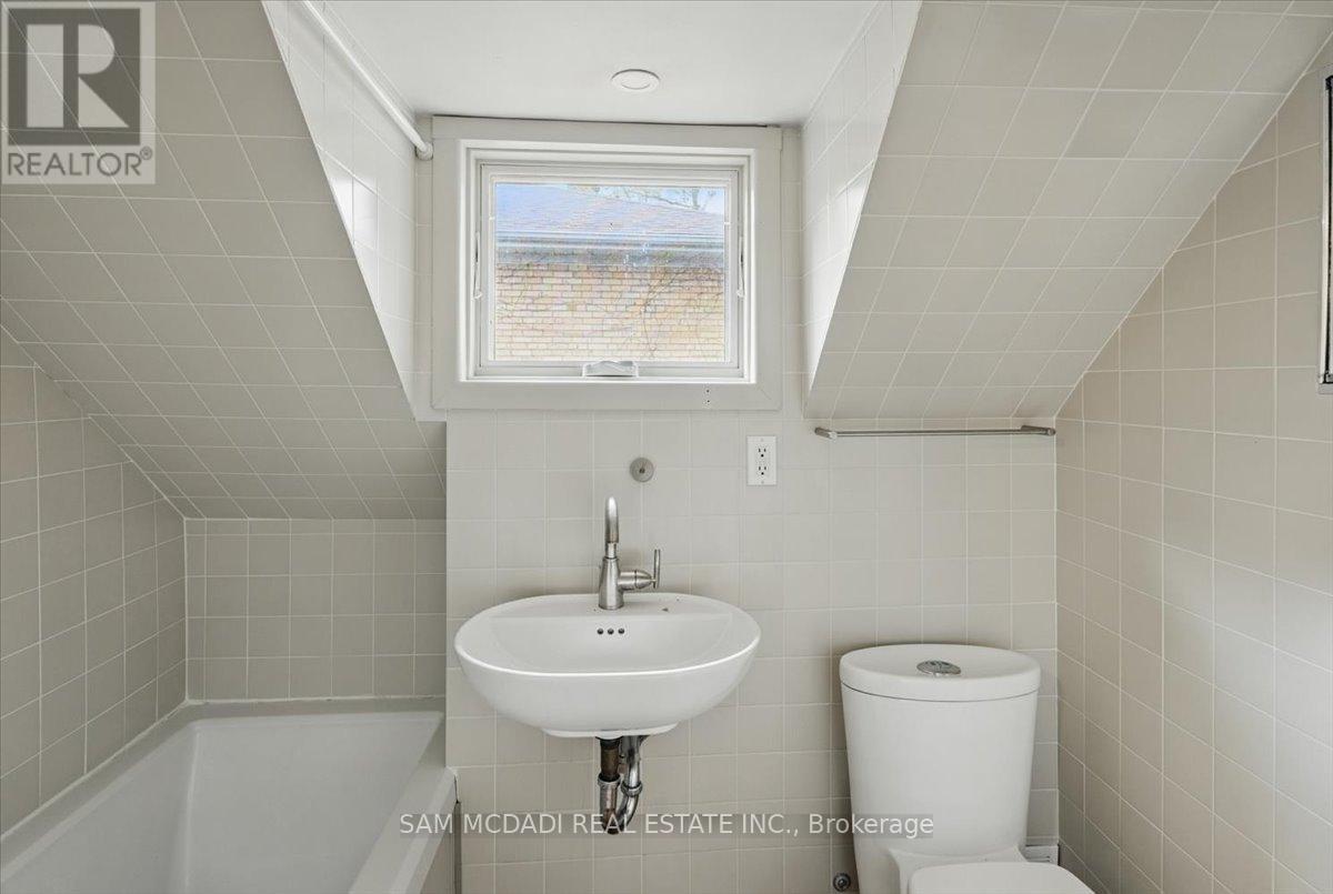 62 Maple Avenue S, Mississauga, ON - Indoor Photo Showing Bathroom