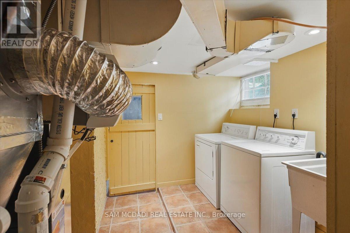 62 Maple Avenue S, Mississauga, ON - Indoor Photo Showing Laundry Room