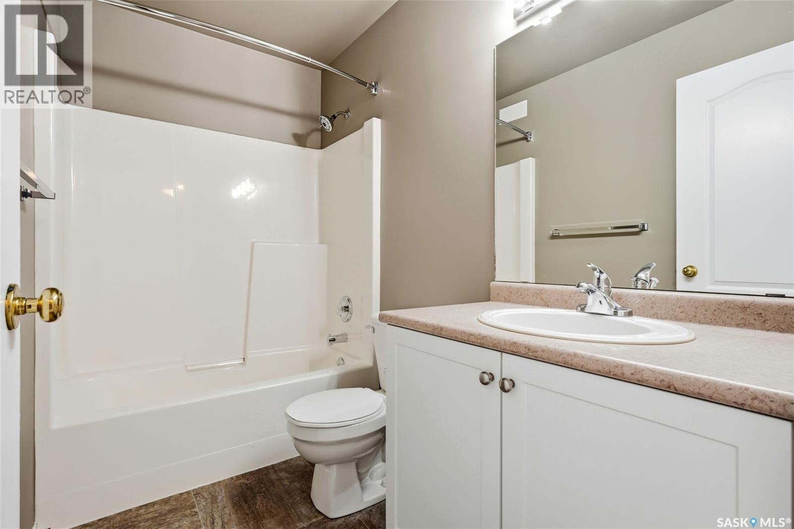 2748 Cranbourn Crescent, Regina, SK - Indoor Photo Showing Bathroom