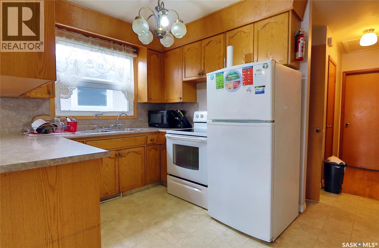 2166 Mcara Street, Regina, SK - Indoor Photo Showing Kitchen With Double Sink