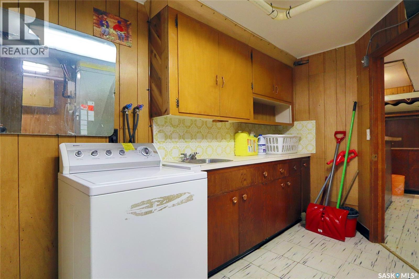 2166 Mcara Street, Regina, SK - Indoor Photo Showing Laundry Room