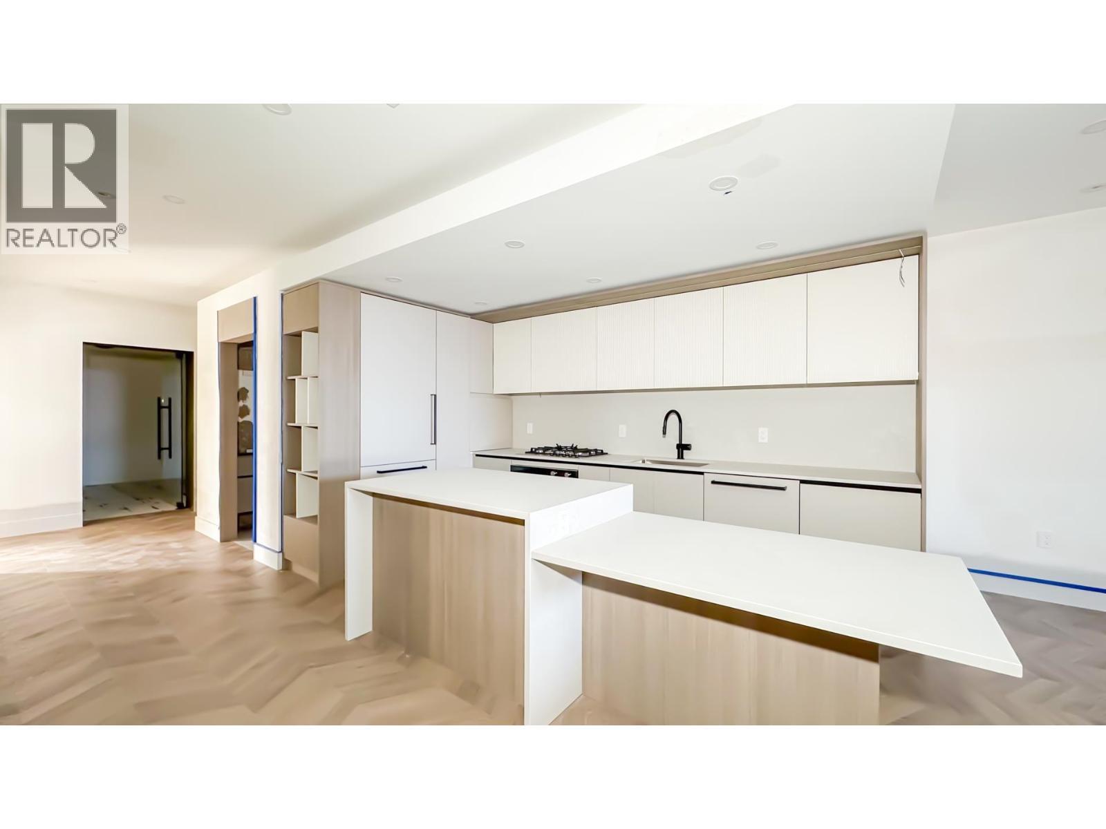 8273 Oak Street, Vancouver, BC