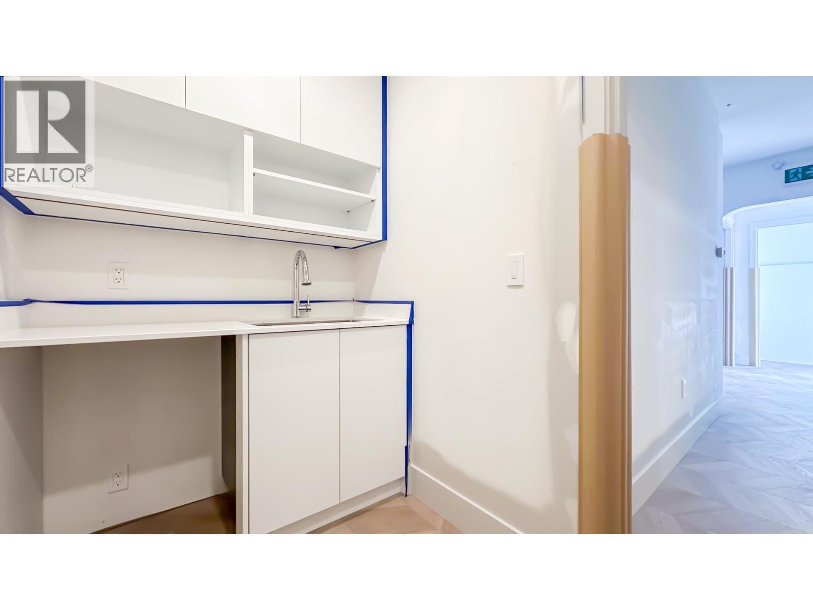 8273 Oak Street, Vancouver, BC