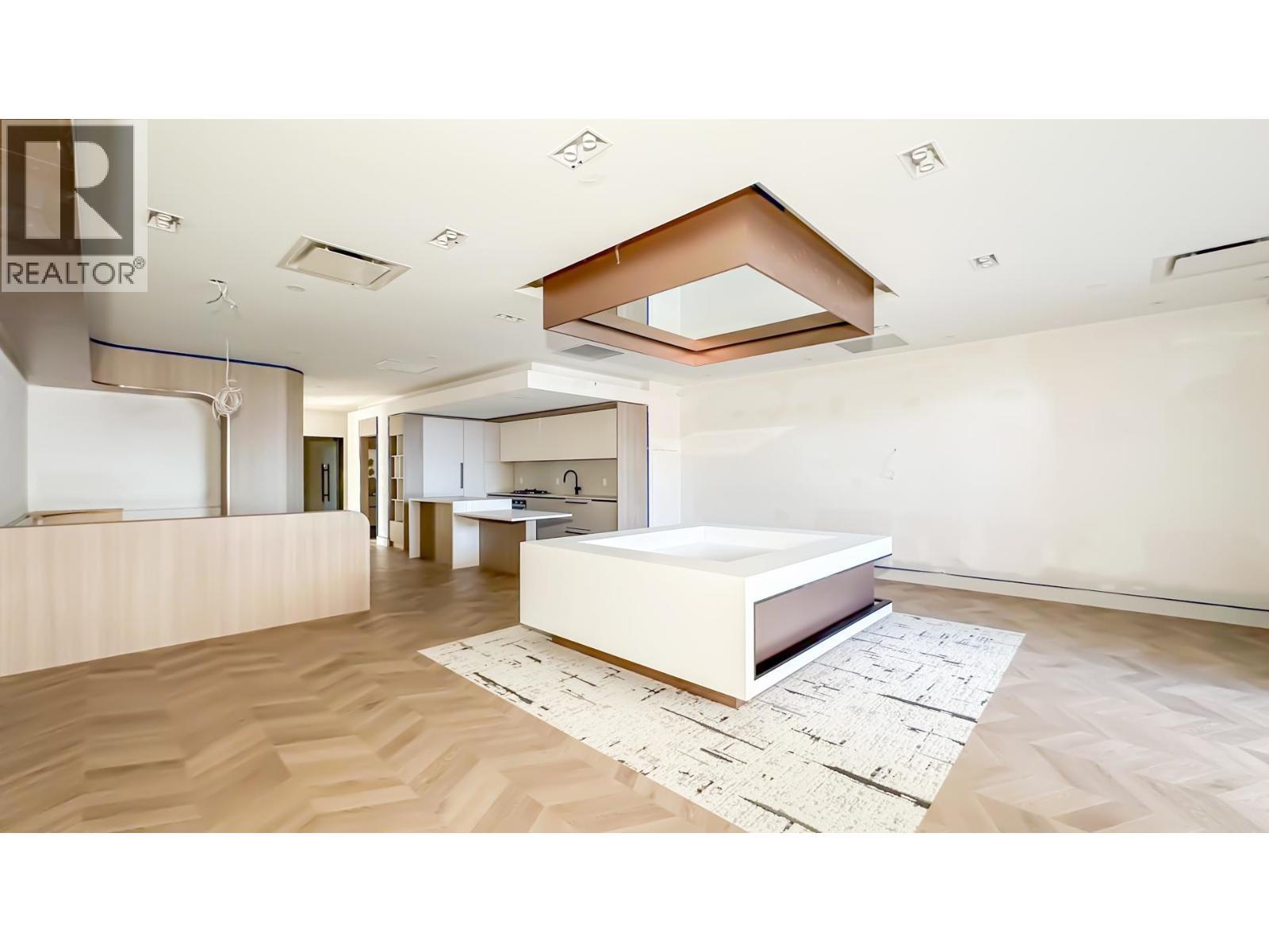 8273 Oak Street, Vancouver, BC