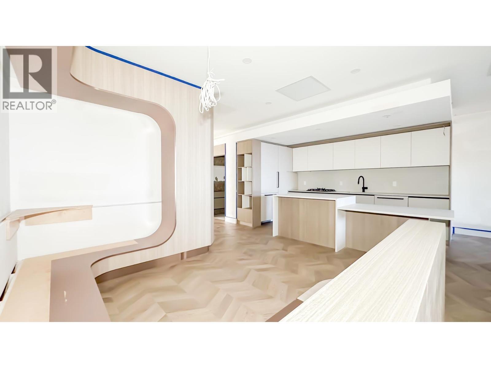 8273 Oak Street, Vancouver, BC