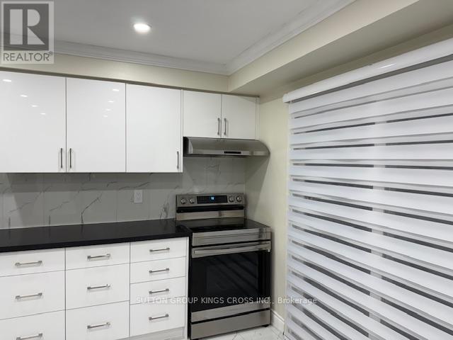 157 Ecclestone Drive, Brampton, ON - Indoor Photo Showing Kitchen
