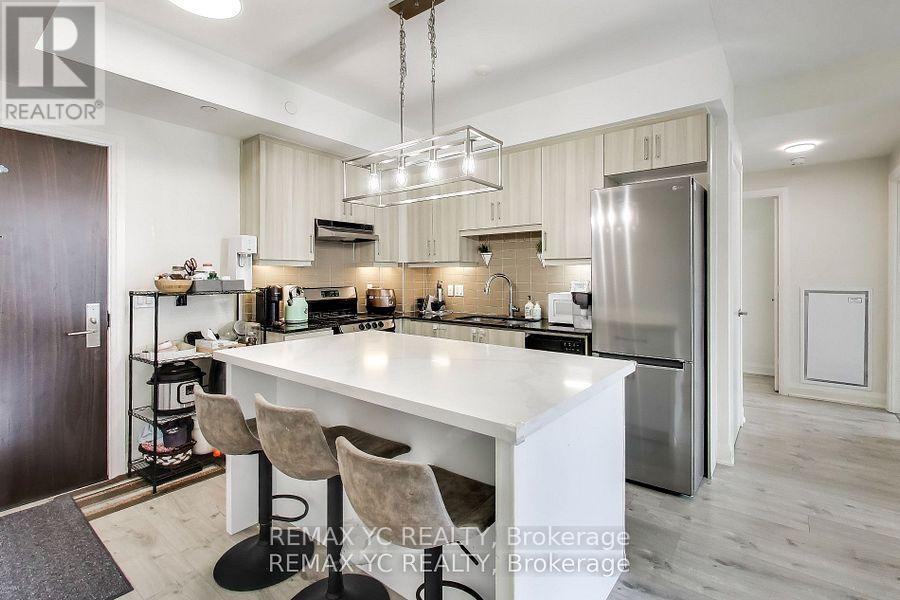 1002 - 68 Canterbury Place, Toronto, ON - Indoor Photo Showing Kitchen With Upgraded Kitchen