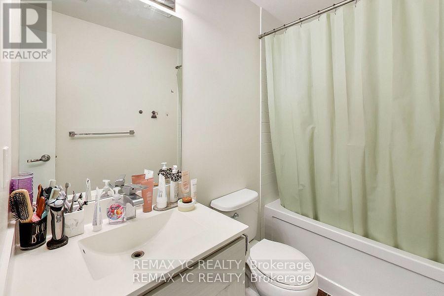 1002 - 68 Canterbury Place, Toronto, ON - Indoor Photo Showing Bathroom