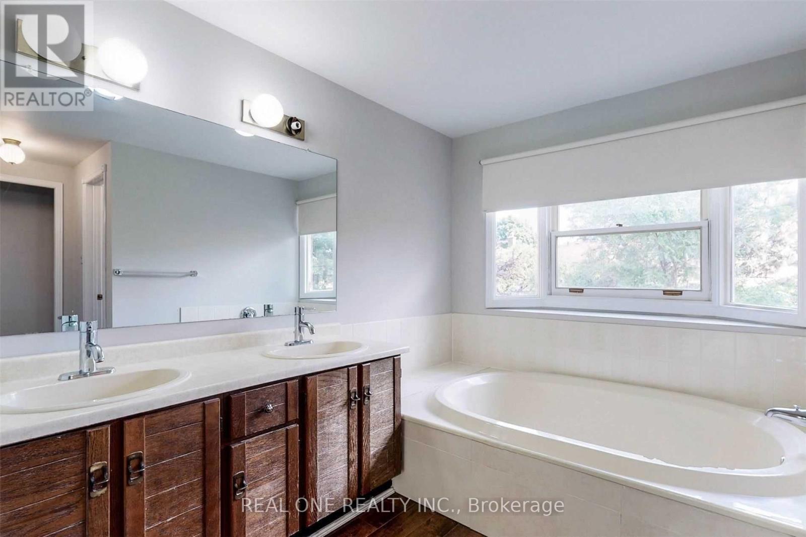 41 Meyer Circle, Markham, ON - Indoor Photo Showing Bathroom