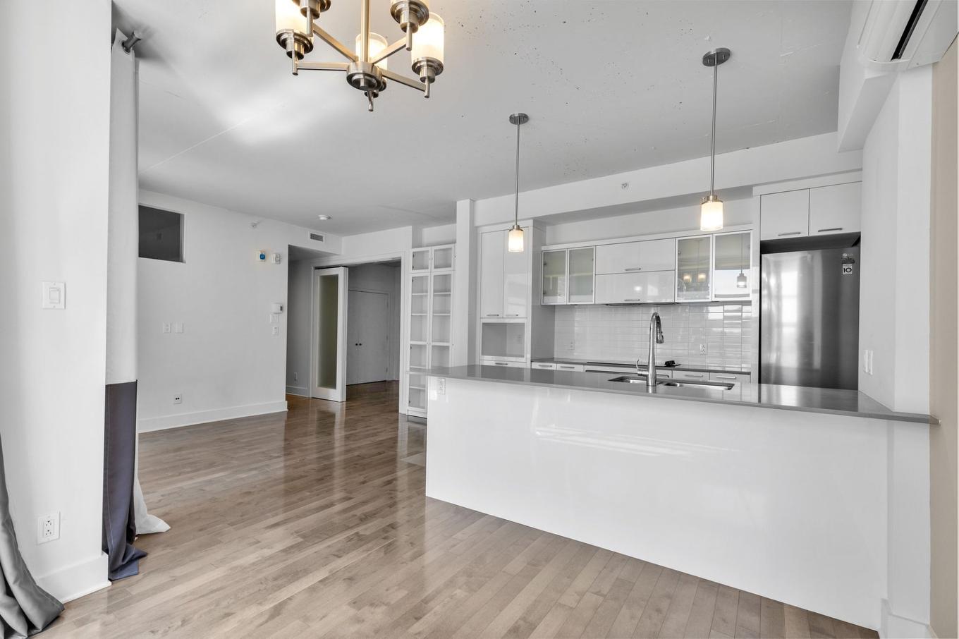 Vue d'ensemble - 401-1869 Rue Des Bassins, Montréal (Le Sud-Ouest), QC - Indoor Photo Showing Kitchen With Double Sink With Upgraded Kitchen