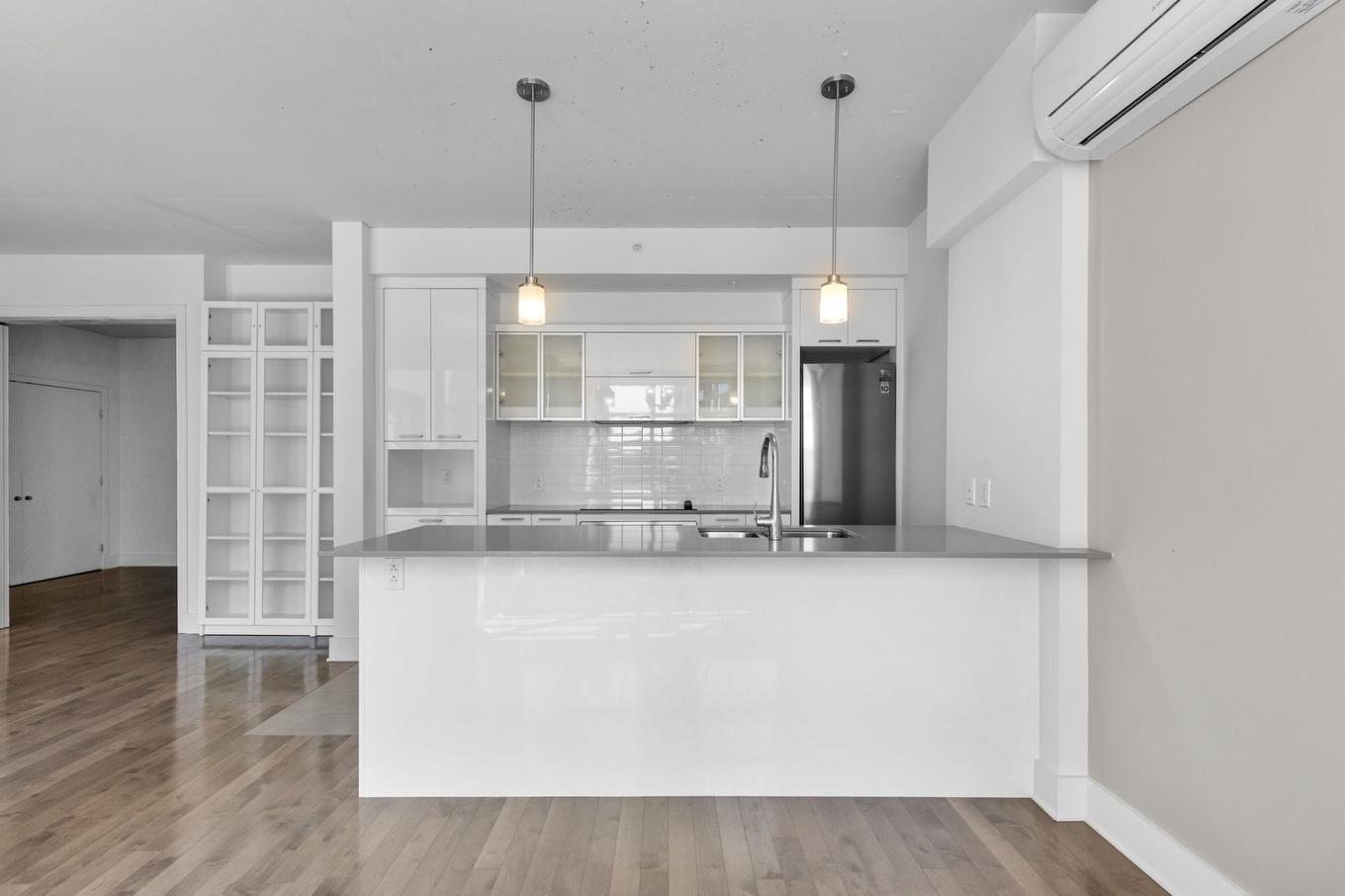 Cuisine - 401-1869 Rue Des Bassins, Montréal (Le Sud-Ouest), QC - Indoor Photo Showing Kitchen With Upgraded Kitchen