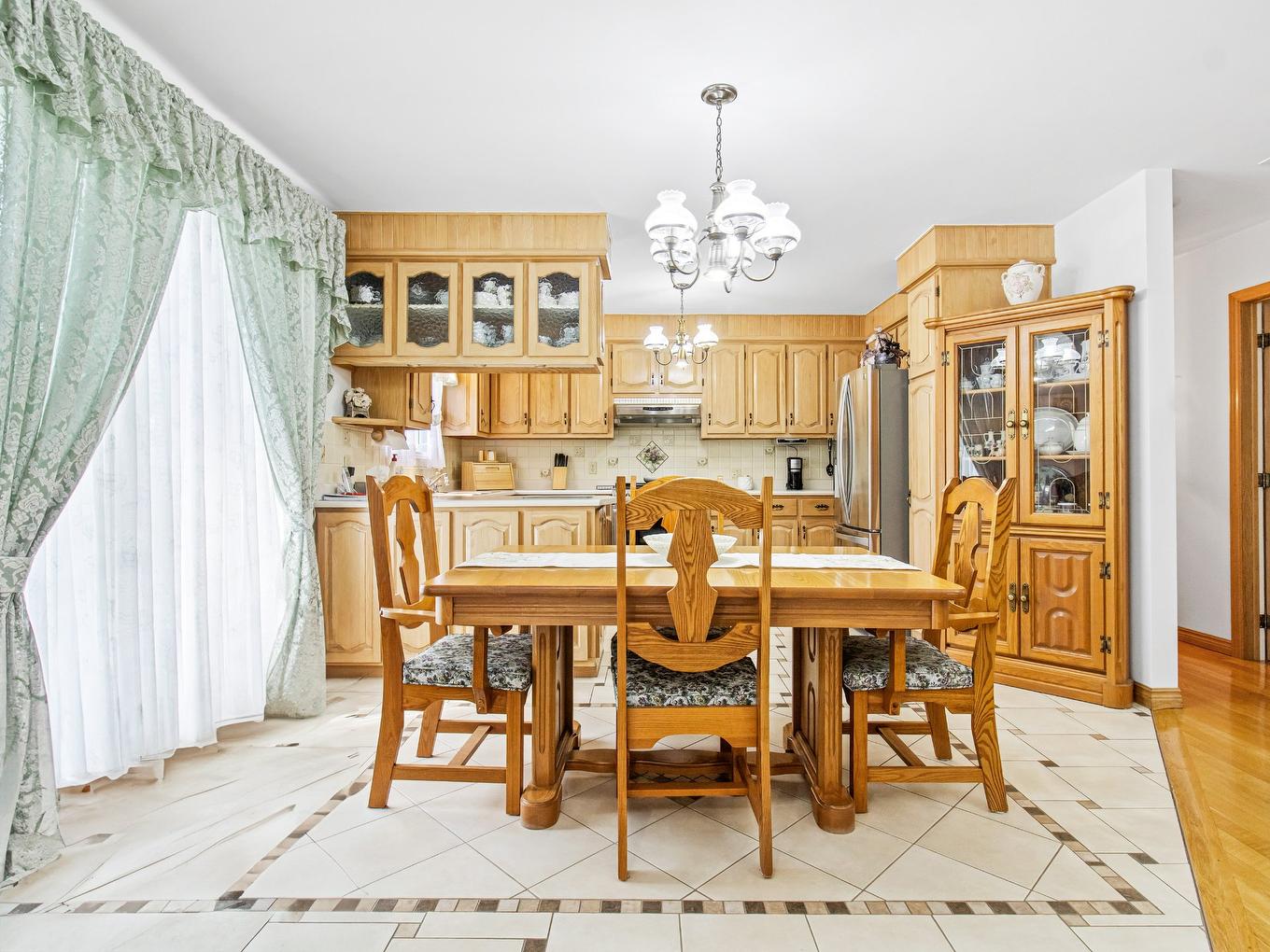 Dining room - 10 Rue Janick, Brownsburg-Chatham, QC - Indoor Photo Showing Dining Room