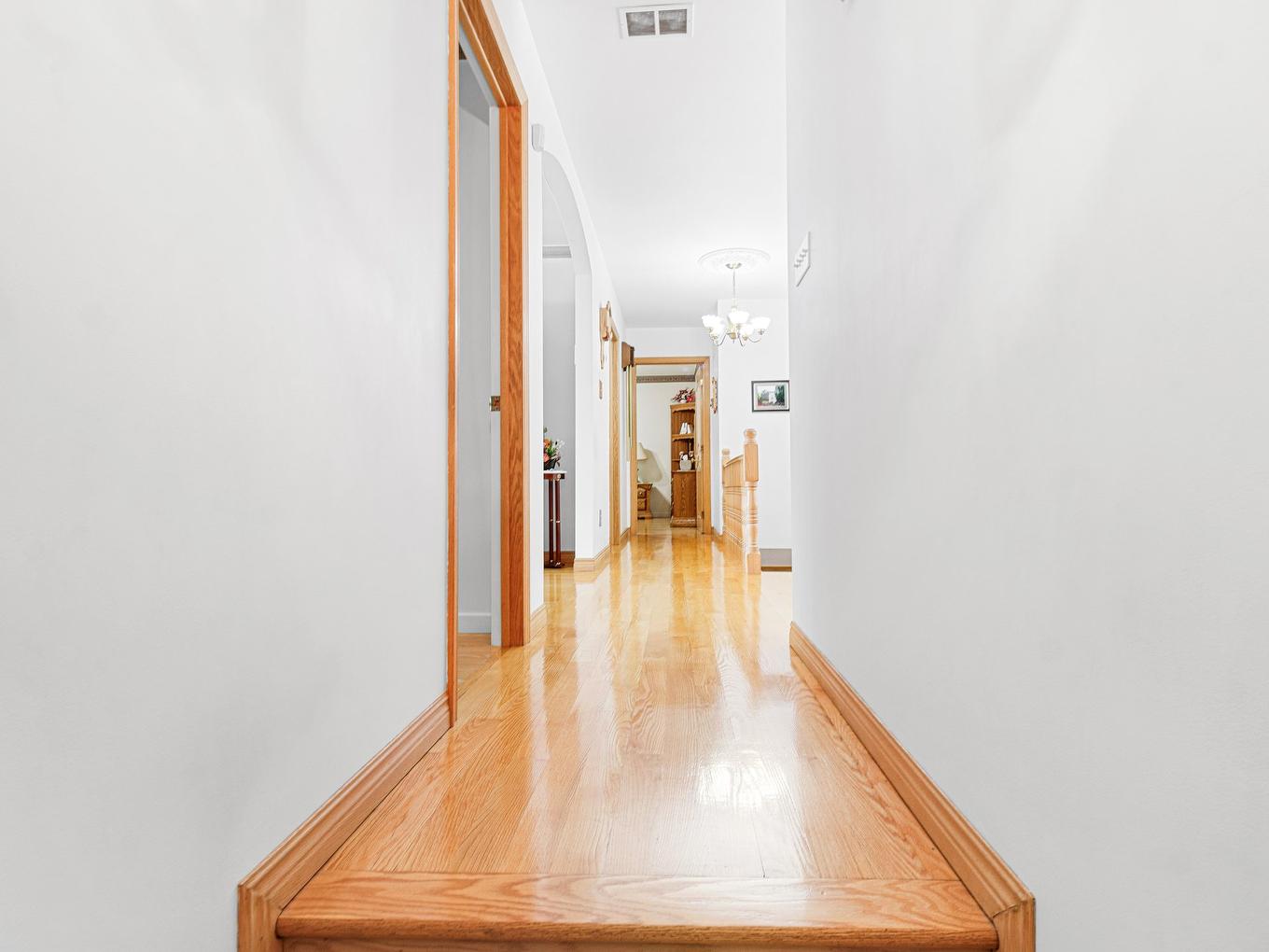 Passageway - 10 Rue Janick, Brownsburg-Chatham, QC - Indoor Photo Showing Other Room