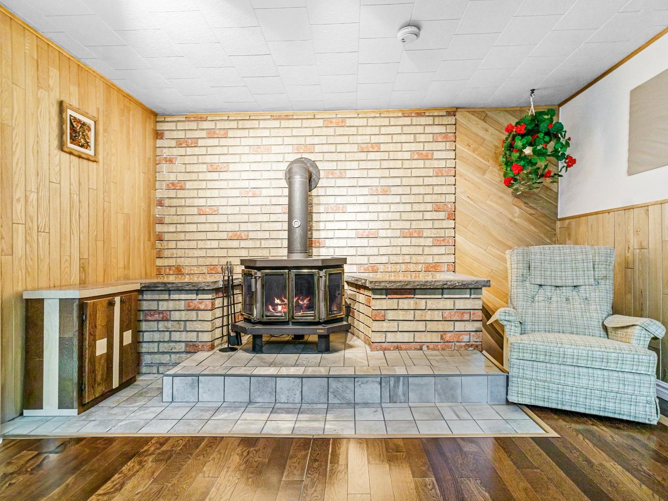 Family room - 10 Rue Janick, Brownsburg-Chatham, QC - Indoor Photo Showing Other Room