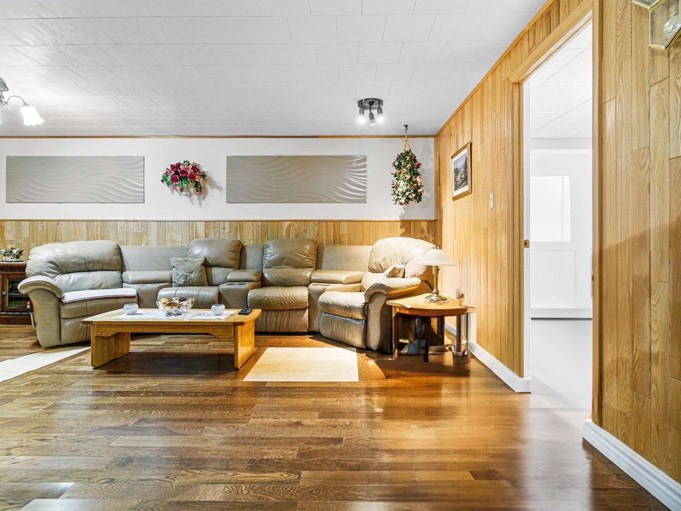 Family room - 10 Rue Janick, Brownsburg-Chatham, QC - Indoor