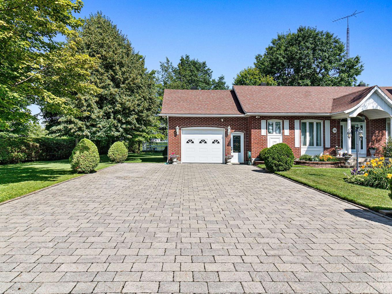 Backyard - 10 Rue Janick, Brownsburg-Chatham, QC - Outdoor